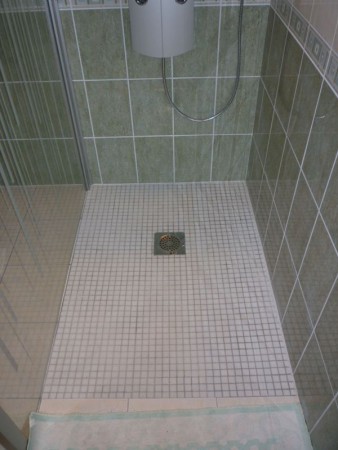 Bac à douche en mosaïque format 2 x 2